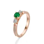 Pierścionek z szmaragdem i brylantami różowe złoto AJPZ_088